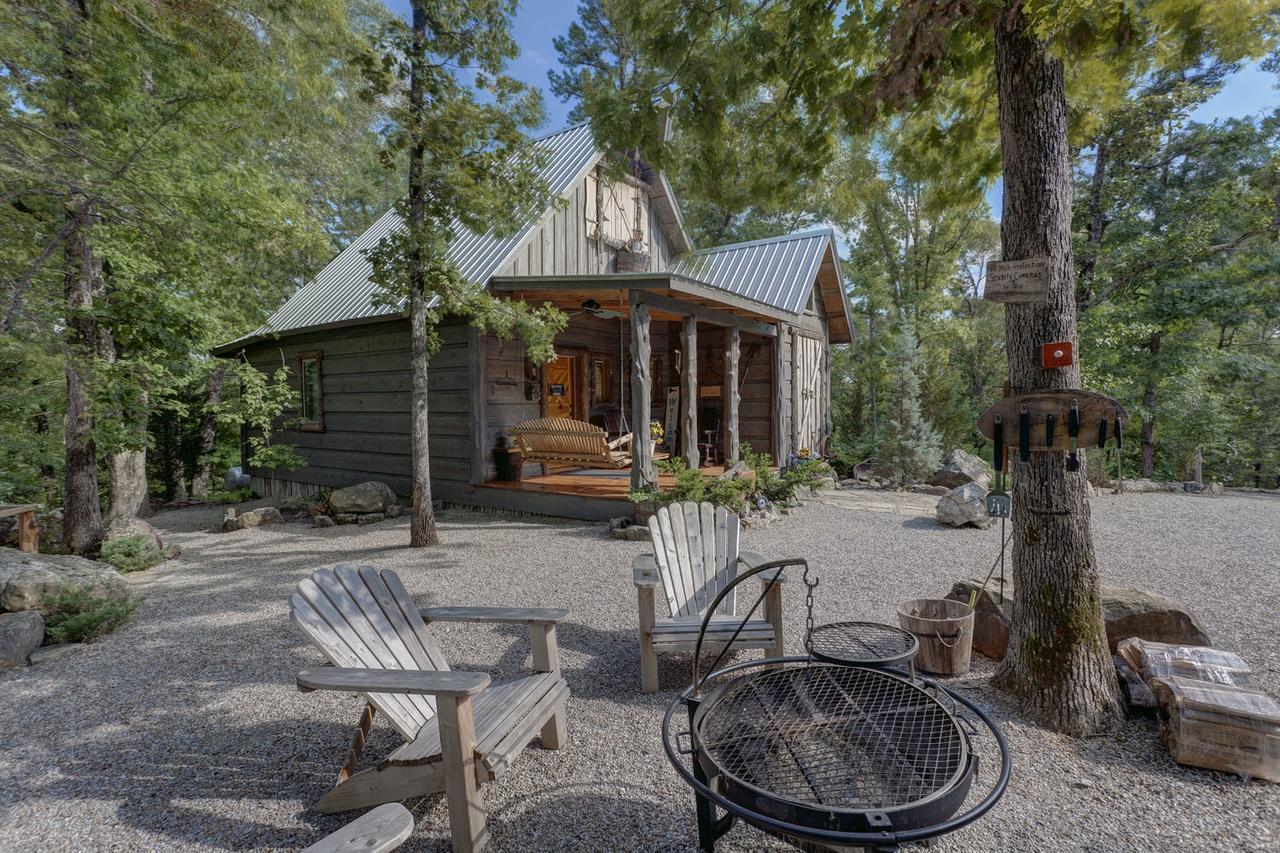 Fox Pass Cabins Bed & Breakfast Hot Springs Exterior photo